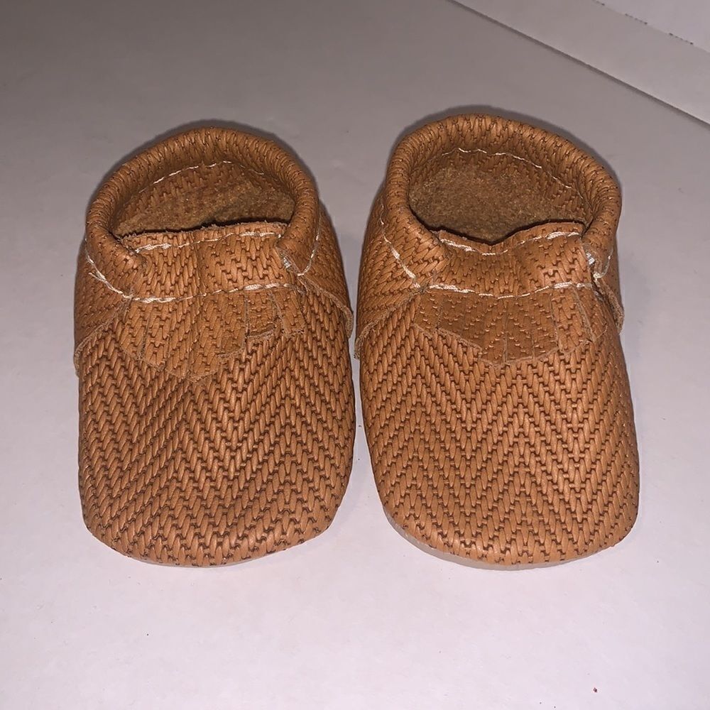 Freshly Picked Basket Weave Moccasins Crib Shoes — image 2 of 7